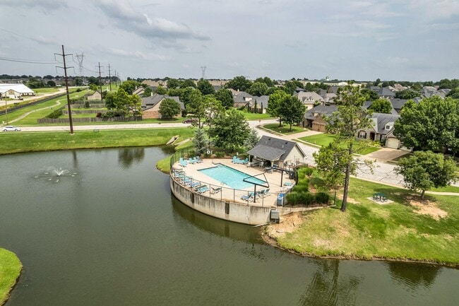 Building Photo - Welcome to this gorgeous home in the highly desirable Eddington Place neighborhood!