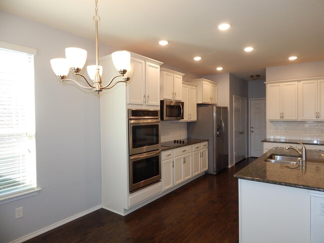 Building Photo - 1310 Stonewall Ridge