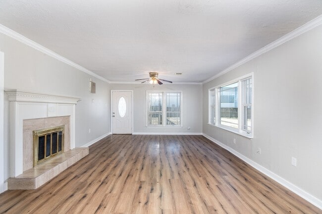 Building Photo - 1007 E Main St