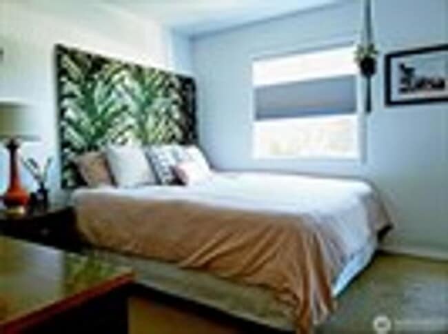 Building Photo - 4Bd/1Ba SeaTac House