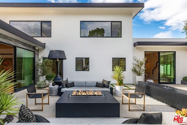 Building Photo - 9455 Eden Dr