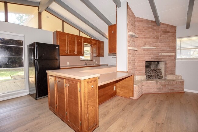 Building Photo - 2024 Bogatto St