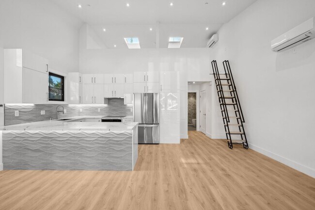 Building Photo - Newly Built Home With Loft in Downtown Palo Alto