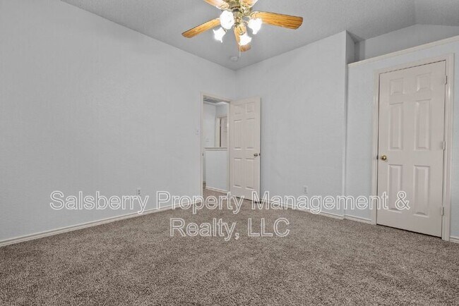 Building Photo - 1105 Hall Dr