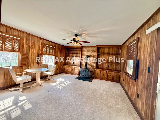 Building Photo - Very Spacious Home with 2 beds/2 baths and a bonus room, close to Charlotte Courthouse