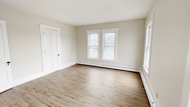 Building Photo - 394 Elm St