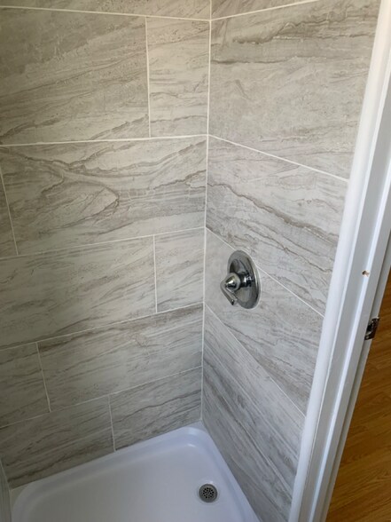 Building Photo - 1348 Vienna St