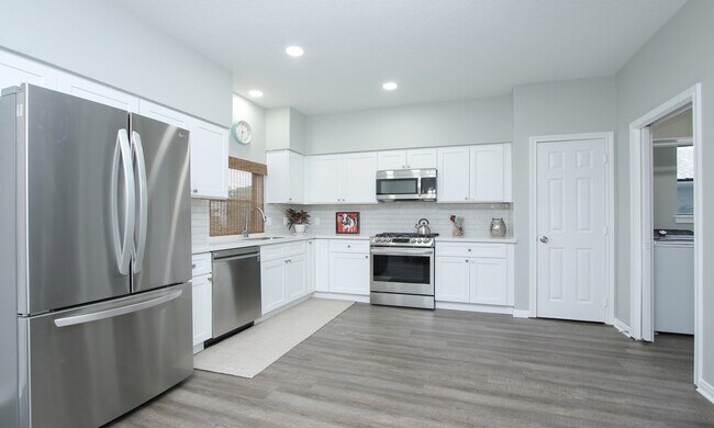 Building Photo - 131 Pine Rd