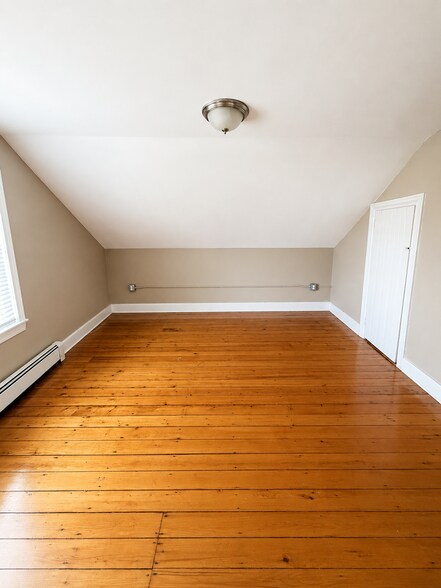 Building Photo - 406 Admiral St