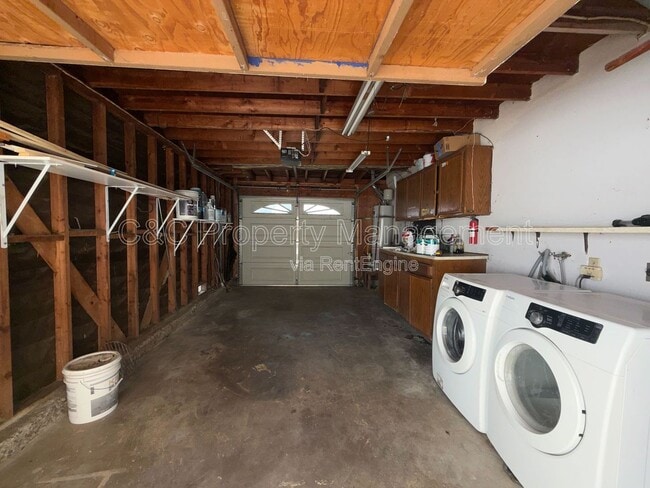Building Photo - 1862 Hanford Dr