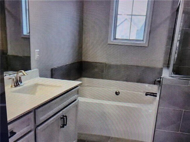 Building Photo - 112 Blue Iris Ct