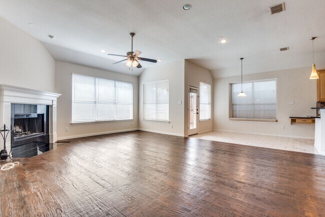 Building Photo - Spacious & Elegant Living in the Heart of Coppell