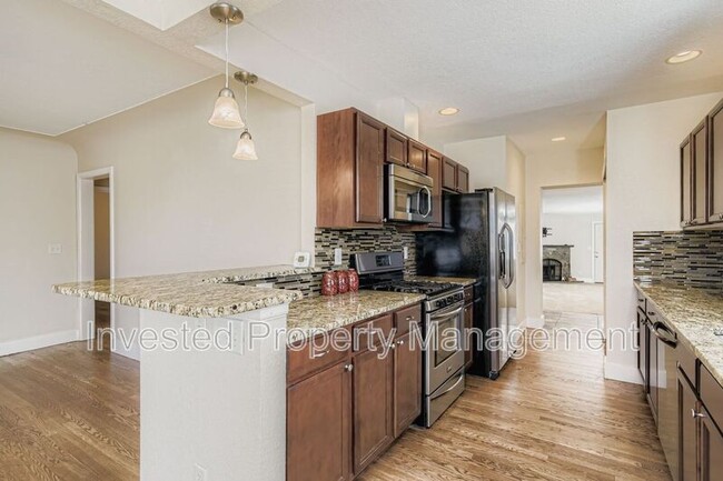 Building Photo - 2400 Pontiac St