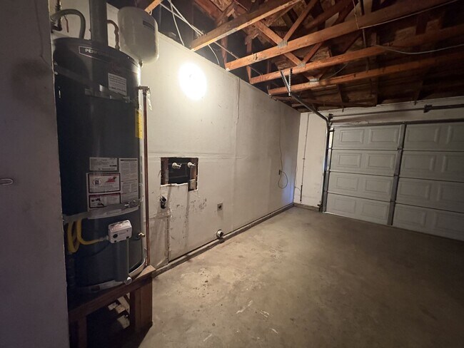 Building Photo - Beautiful 4-bedroom home close to schools ...