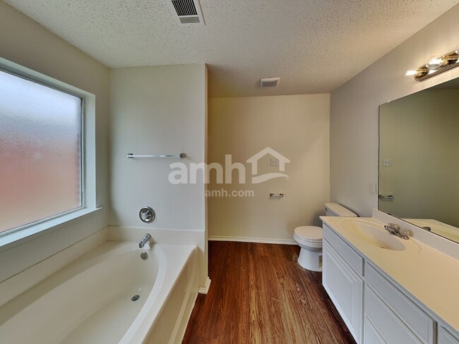 Building Photo - 1801 Wolf Creek Dr