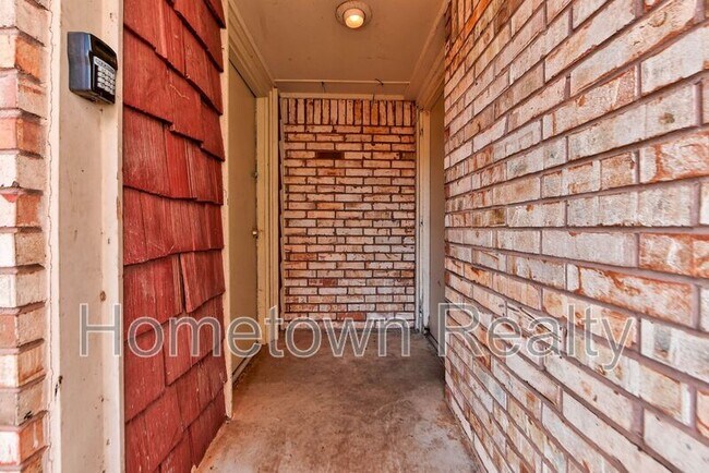 Building Photo - 7301 Edenborough Dr