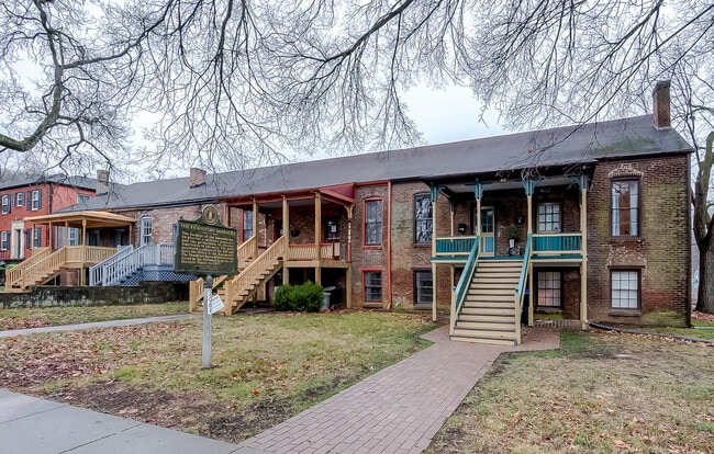 Building Photo - 612 Shelby St