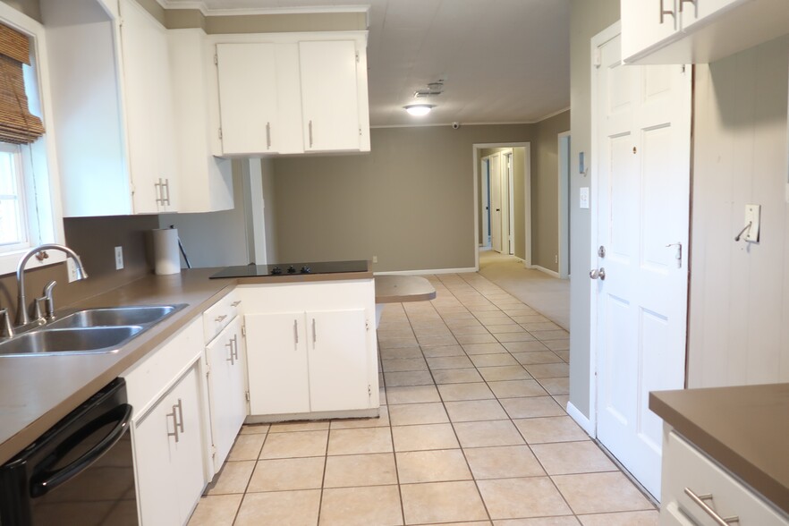 kitchen - 1038 Old Sterlington Rd