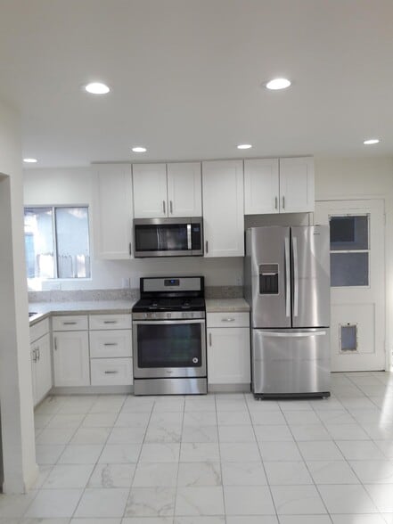 Building Photo - 512 N Lucia Ave