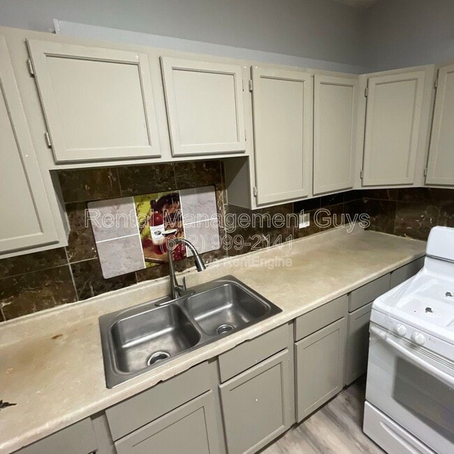 Building Photo - 2931 N Bryant Ave