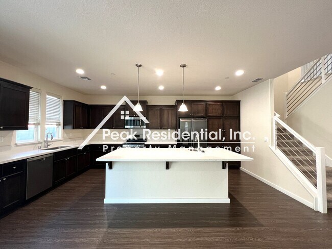Building Photo - Beautiful Folsom 4bd/3ba Home with 2 Car G...
