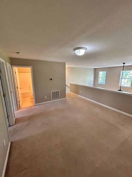 Building Photo - 7102 Lenox Village Dr