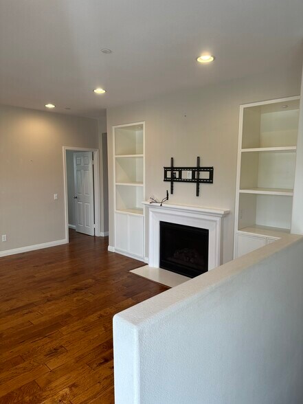 Building Photo - 715 Garonne St