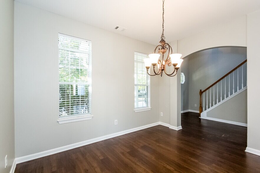 Building Photo - 618 Brookwater Dr