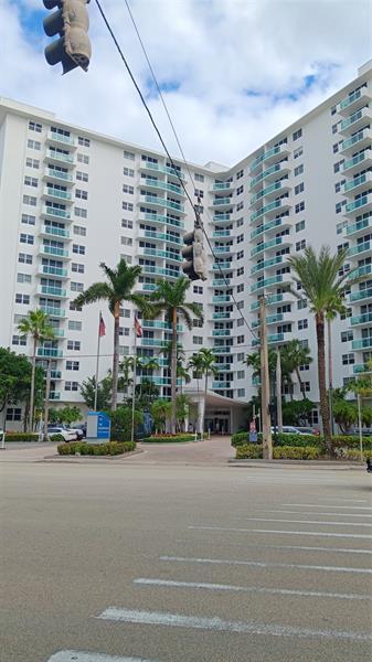 Building Photo - 3001 S Ocean Dr