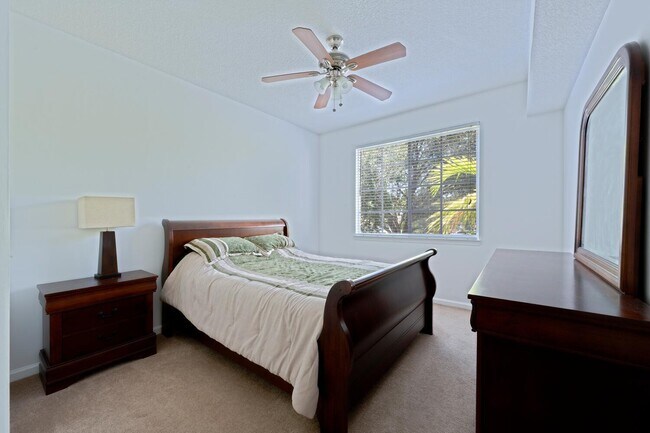 Building Photo - 5205 Myrtlewood Cir E