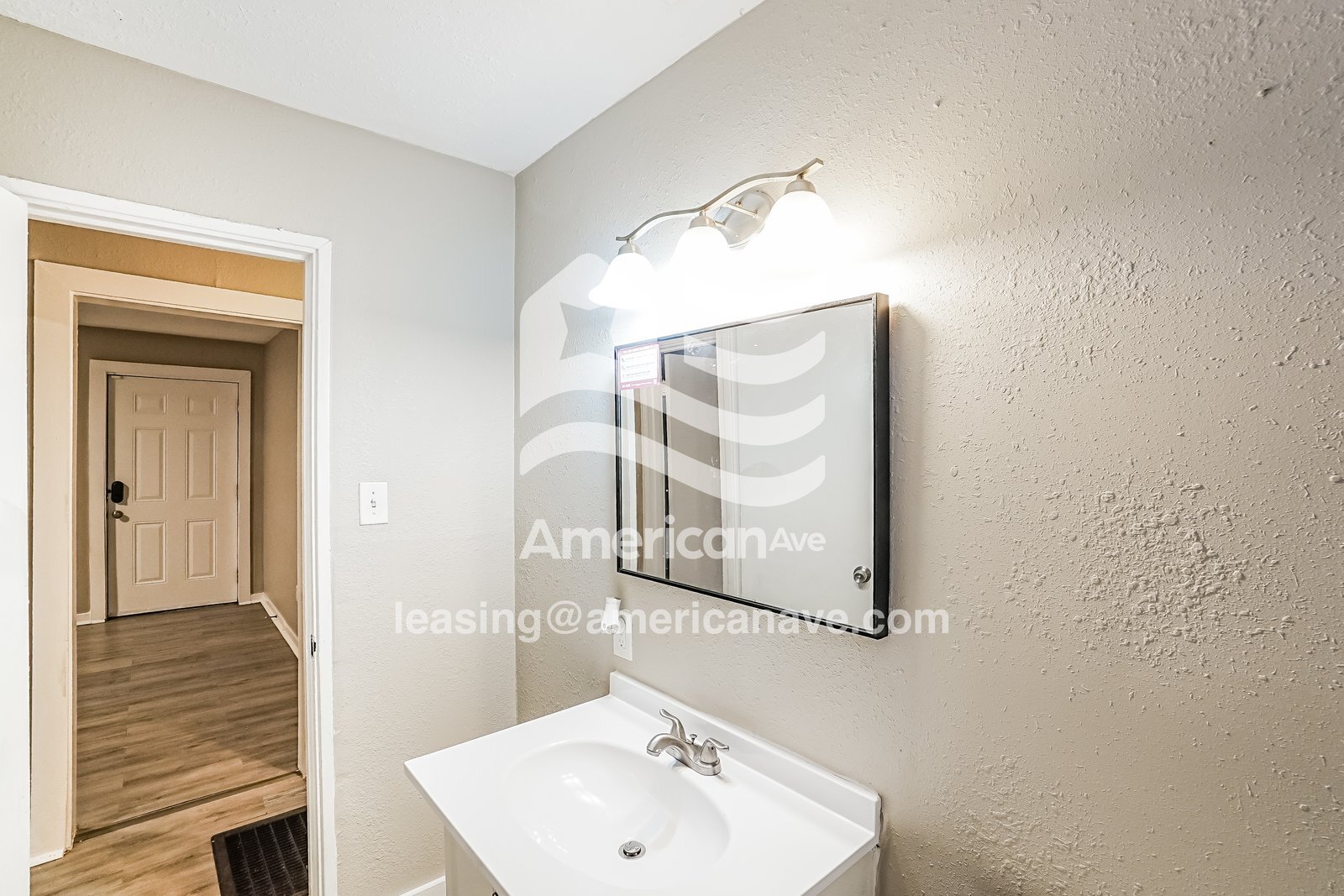 Building Photo - 3027 Woodside Dr