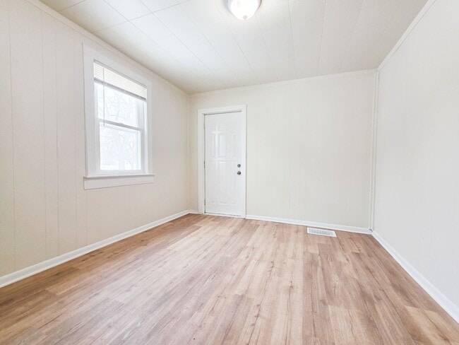 Building Photo - 1405 Day St