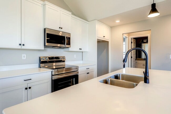 Building Photo - {18021} Southpointe Ranch + Finished Basem...