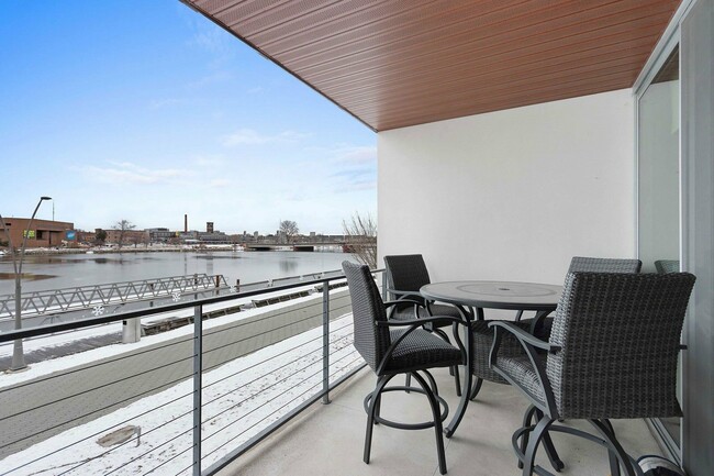 Building Photo - 101 Cherry St