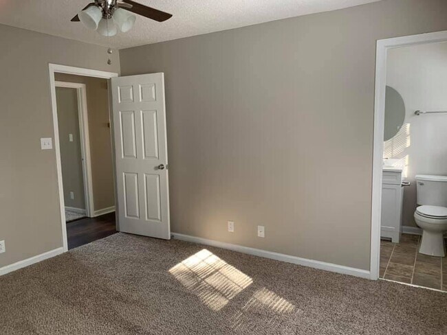 Building Photo - 2837 Teakwood Dr