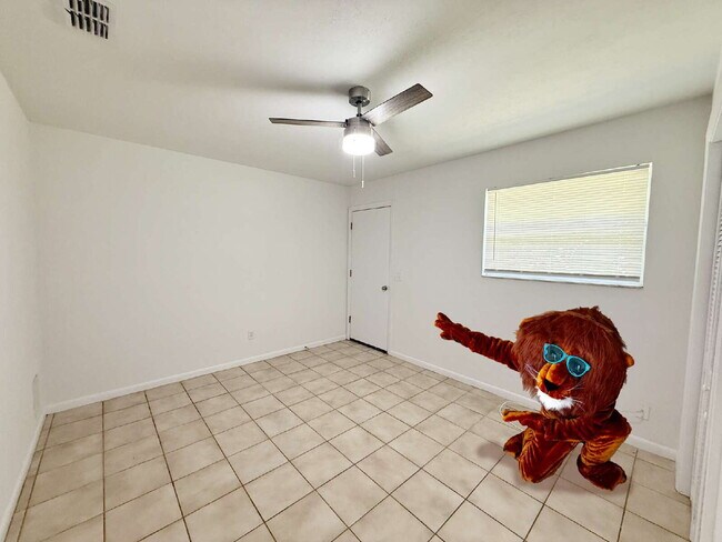 Building Photo - Newly Renovated 1-Bedroom Apartment w/ Water Included!
