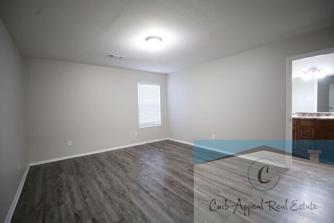 Building Photo - Beautiful 4 bed, 2 bath home with fenced back yard - Nettleton!!