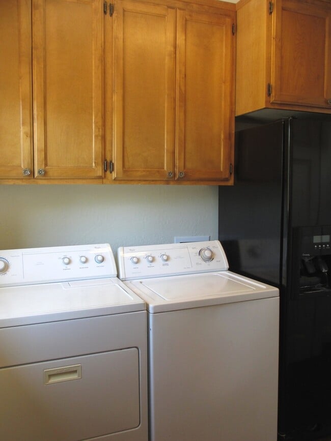 Building Photo - 2 ROOMMATES NEEDED!!!  Beautiful  5+ Bedro...