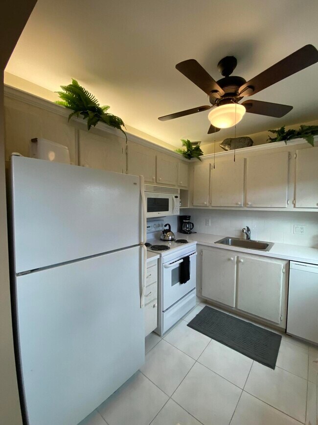 Building Photo - 72 Newport D