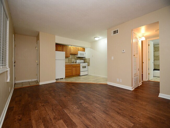 Building Photo - 612 N 46th St