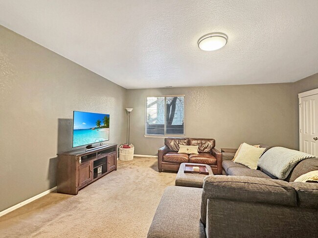 Building Photo - Large 2 bed 2 bath condo for rent near Sloans Lake