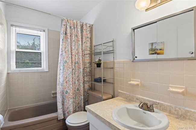 Building Photo - 11 Glenwood Rd