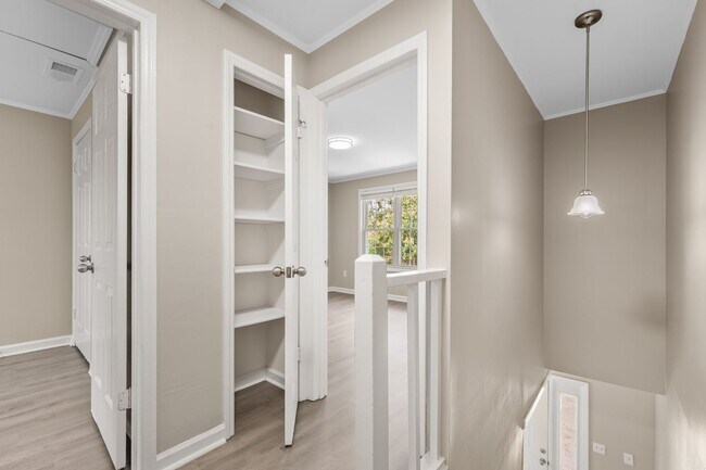 Building Photo - 8 Hayti Ln