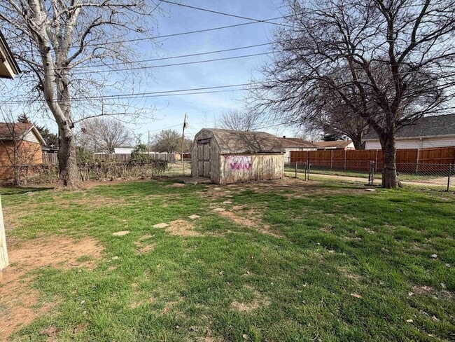 Building Photo - 5119 Parklane Dr