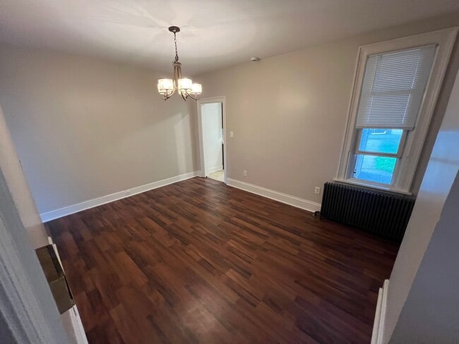 Building Photo - HUGE 3-Bedroom home in Bellevue!
