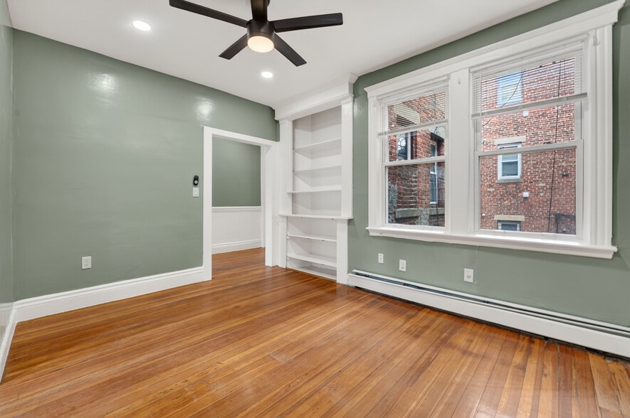 Building Photo - 129 Harrishof St