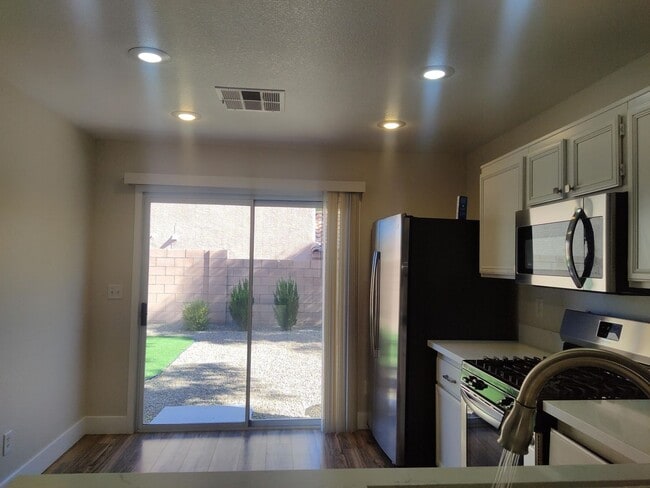 Building Photo - A Very nice and Clean Single Story Home in Summerlin
