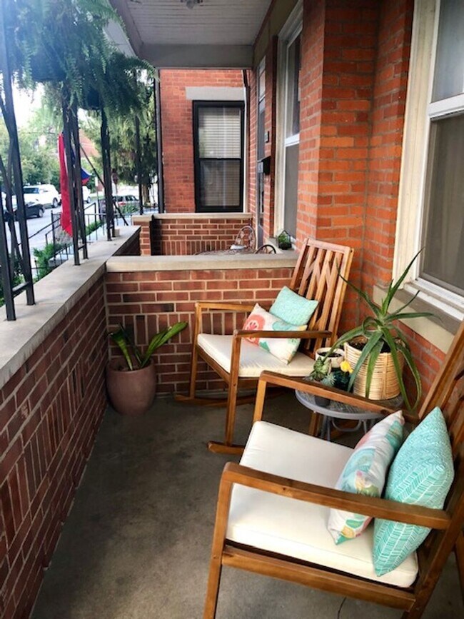 Building Photo - Beautiful 2 bedroom with office in the heart of German Village w/ garage