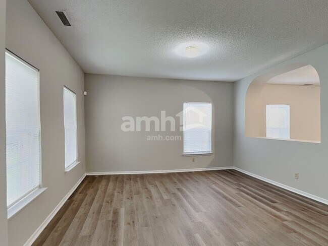 Building Photo - 5793 Amber Ln