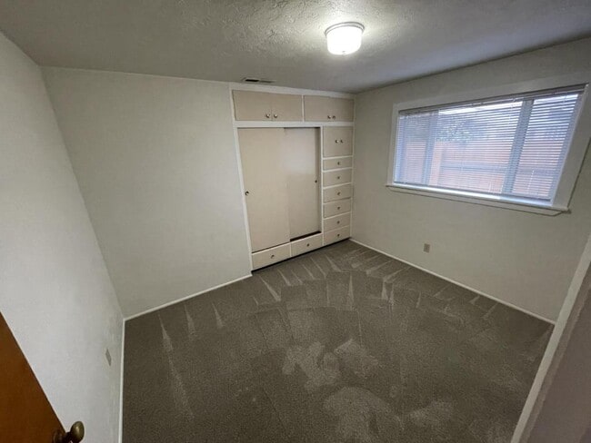 Building Photo - 1651 NW Taylor Ave